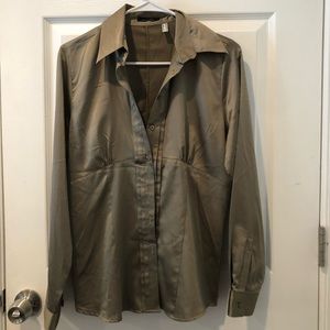 Mariposa Women’s Shiny Army Green Buttonup Shirt